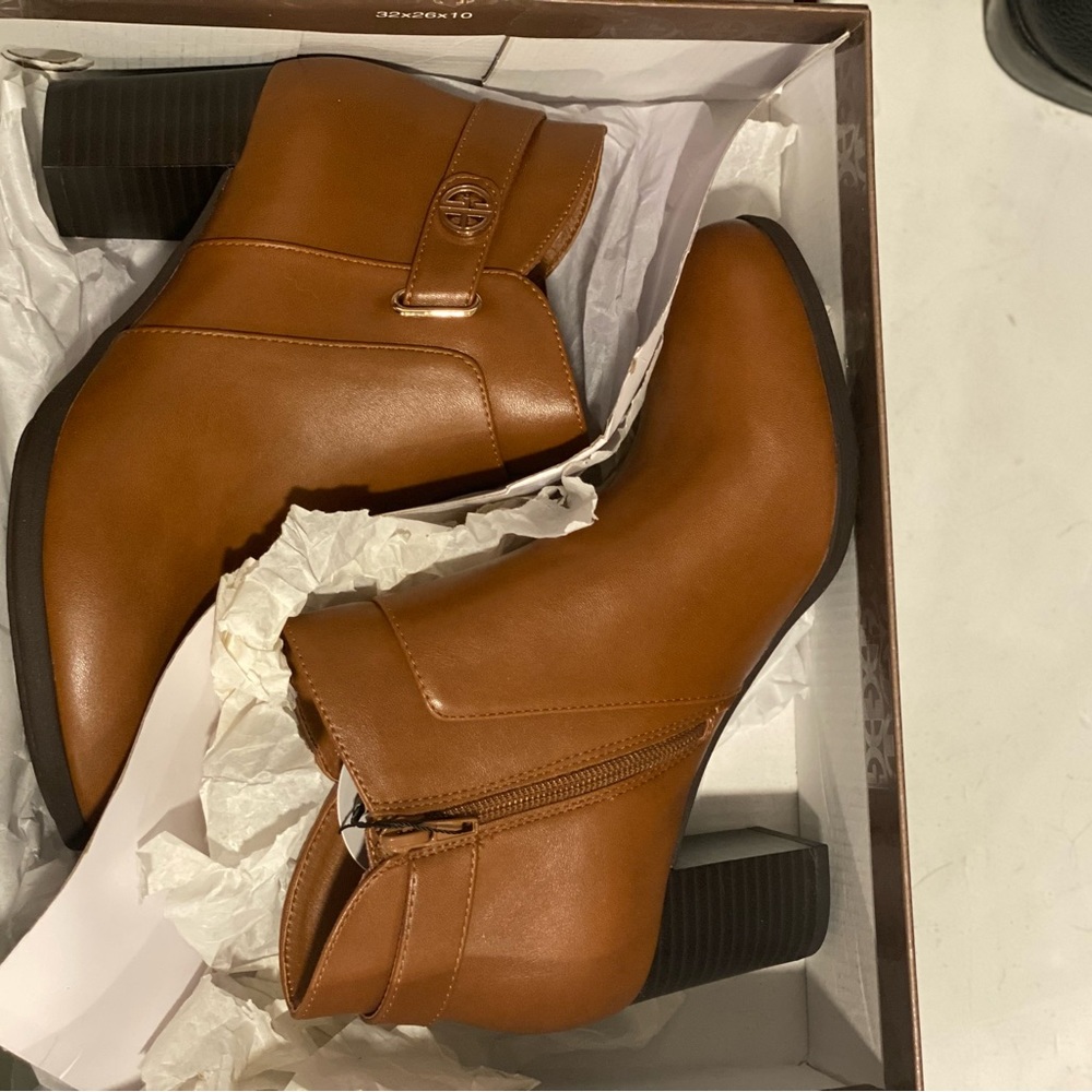 Giani Bernini Memory foam booties